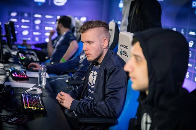 自MSI成立以来，LPL队伍第一次在BO5里完成对LCK队伍的横扫