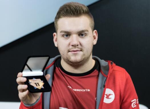 xertioN 与 Mouz 延长合同；