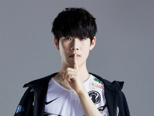 在最新的更新中，发现了关于新游戏模式和箱子的代码